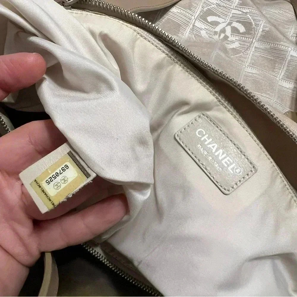 Chanel Travel Line Coco Tote CC Logo Monogram Beige Cream Nylon Vintage - Picture 15 of 17